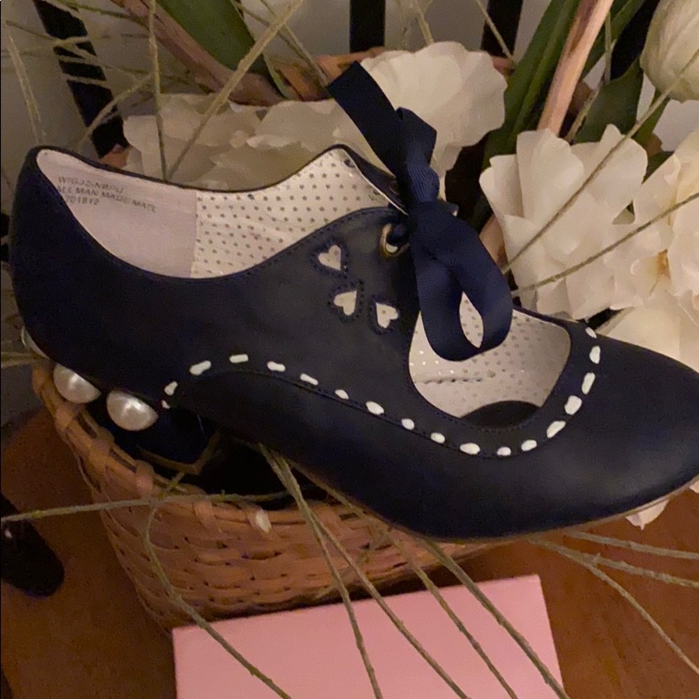 Bedazzled Pin Up shoes.Gucci look alike.Goth cute!